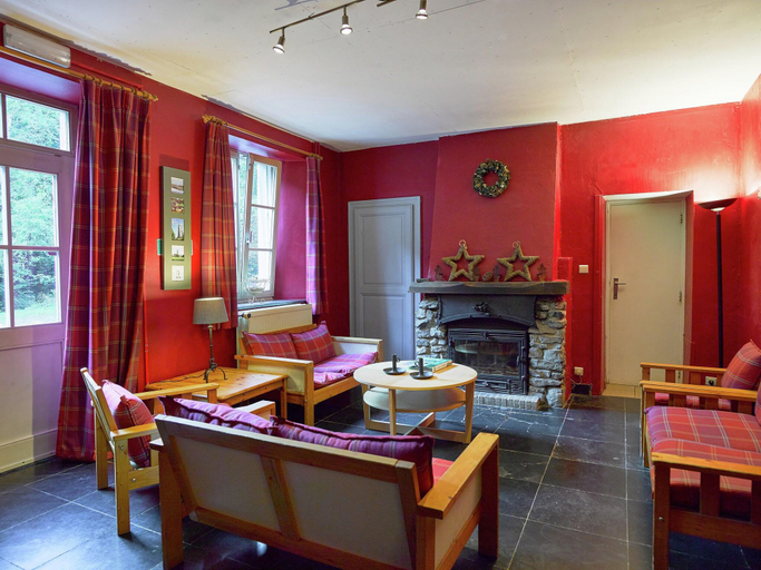 Others 4, Spacious Family Home, Sosoye, Namur