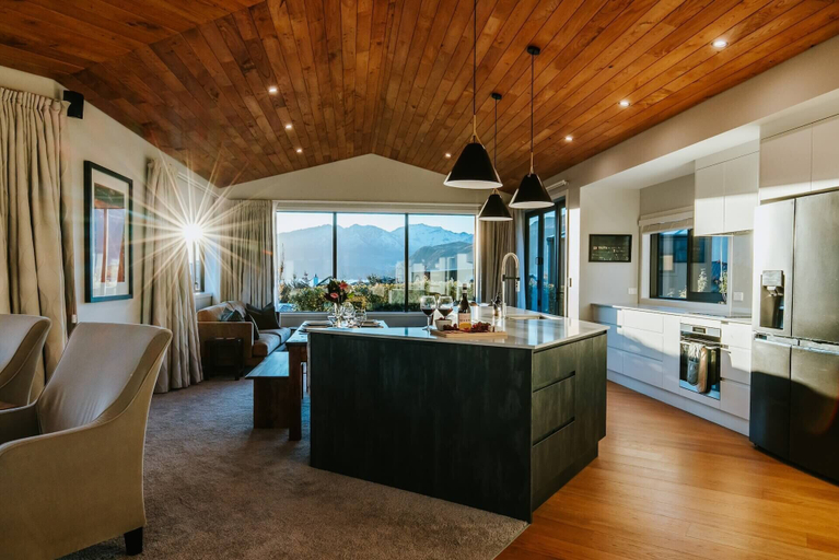 Others 5, Te Moana - Lake Views - Sleeps 7, Queenstown-Lakes