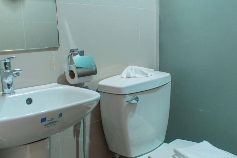 Bathroom 4, Maxi Hotel and Event Center, Tagbilaran City