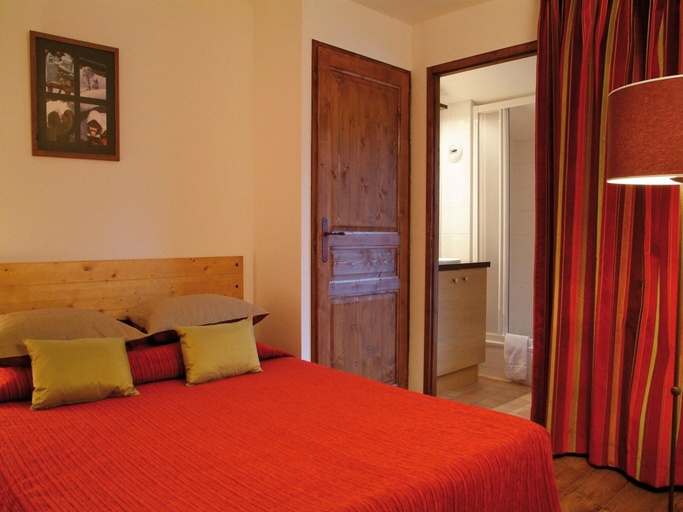 Bedroom 3, Cozy Alpine Apartment, Savoie
