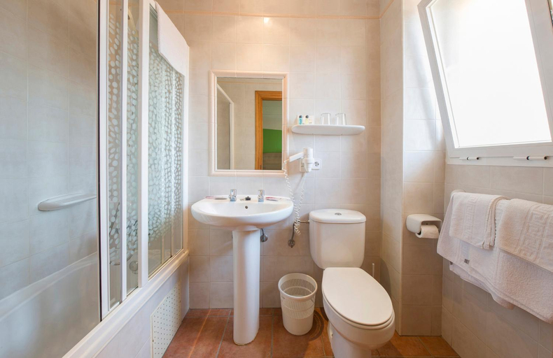 Bathroom 2, Hostal Adelino, Baleares