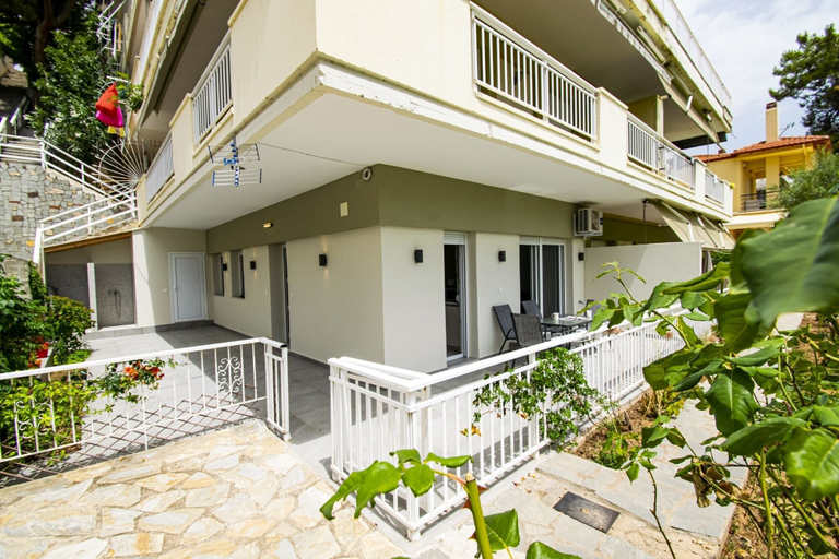Exterior & Views, Eleni Seafront Apartment by Rentalspro, Central Macedonia