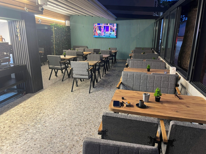 Food & Drinks