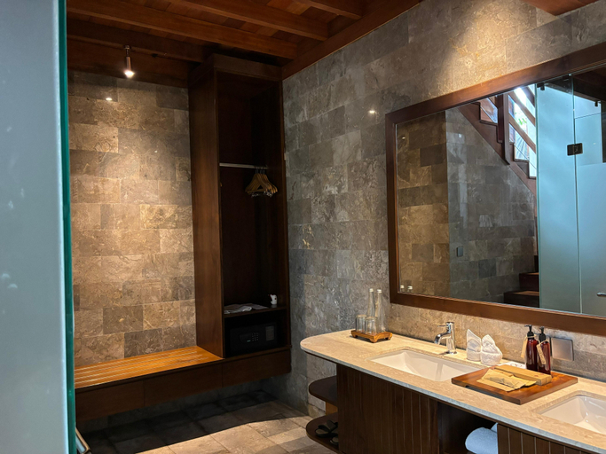 Bathroom 8