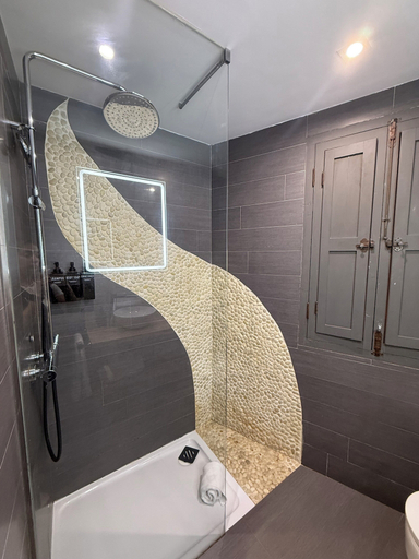 Bathroom 4, Catalina Suites Hotel, Valencia