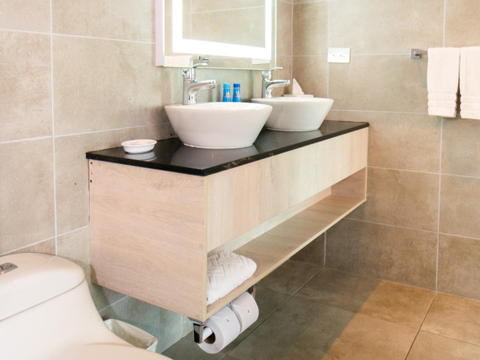 Bathroom 3, Doubletree By Hilton Guayaquil, Guayaquil