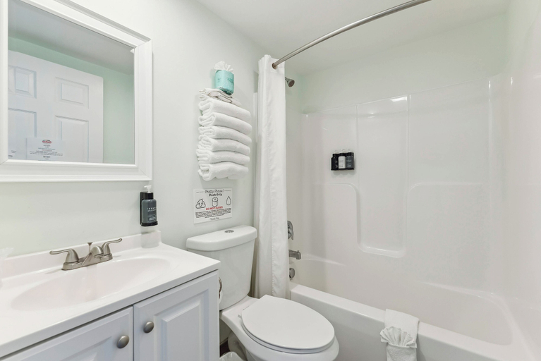 Bathroom 4, Daytona Inn And Suites, Cape May