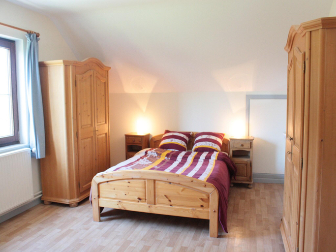 Others 5, Modern Stay with Hot Tub, Namur