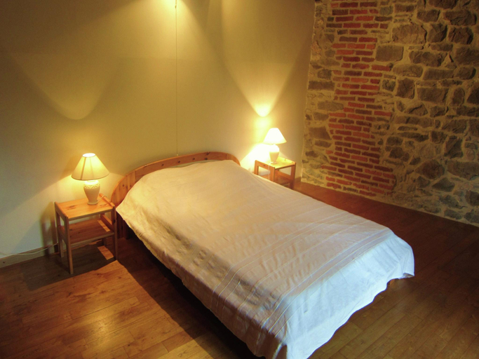 Others 4, Riverside Retreat Viroinval, Namur