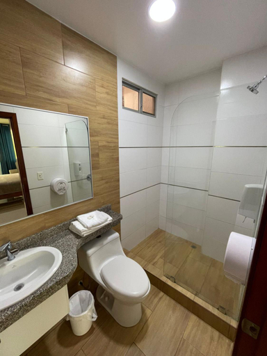 Bathroom 4, Fortune Hotel GYE, Guayaquil