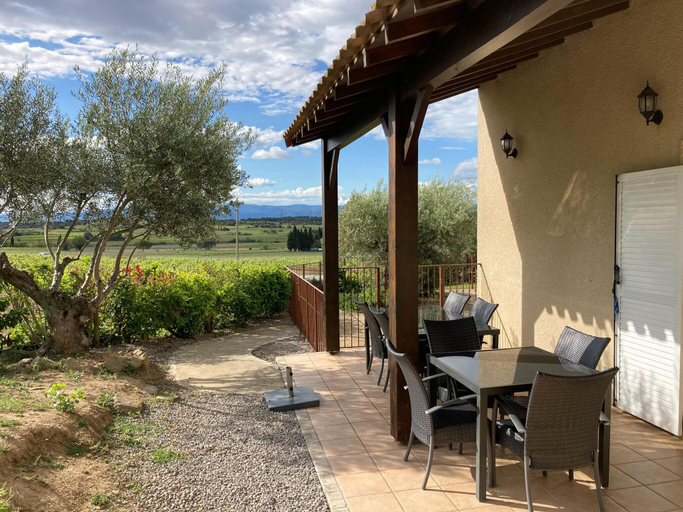 Others 4, Cosy villa with pool, Aude