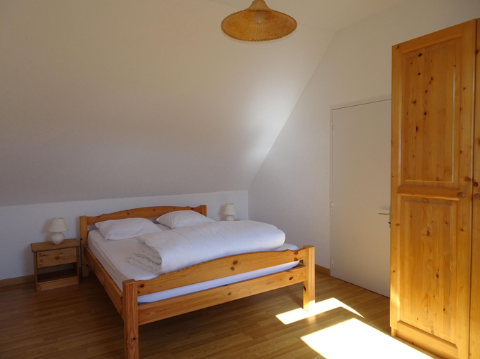 Bedroom 2, Holiday Home in Rhuys near Plage de Rouvran, Morbihan