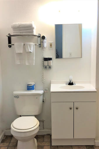 Bathroom 4, Blue Coast Inn & Suites, Curry