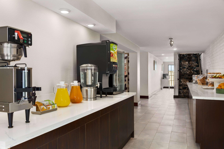 Food & Drinks 5, La Quinta Inn By Wyndham Temple, Bell