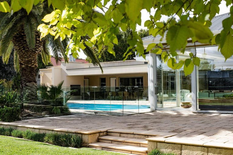 Exterior view 2, Tanunda House - Luxury 5 BR in Barossa Wine Region, Barossa - Tanunda