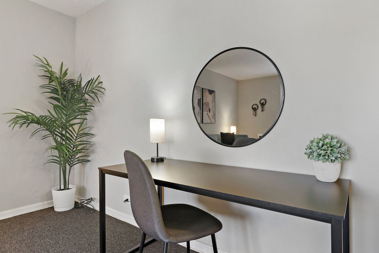 Others 3, Cozy 1BR Apt Near Shops - Kimball C2, Cook