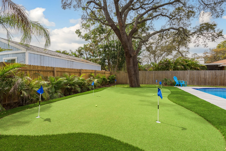 Room 2, Tropical Oasis With Heated Pool, Pinellas