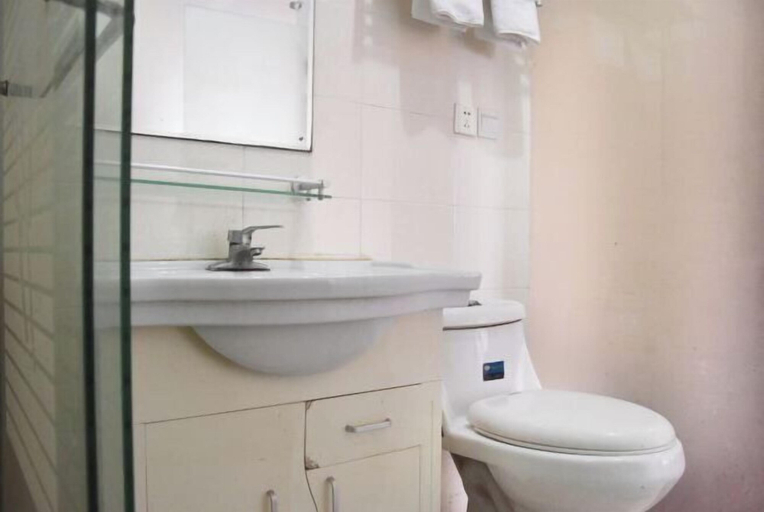 Bathroom 3, Mingxing Hotel, Shanghai