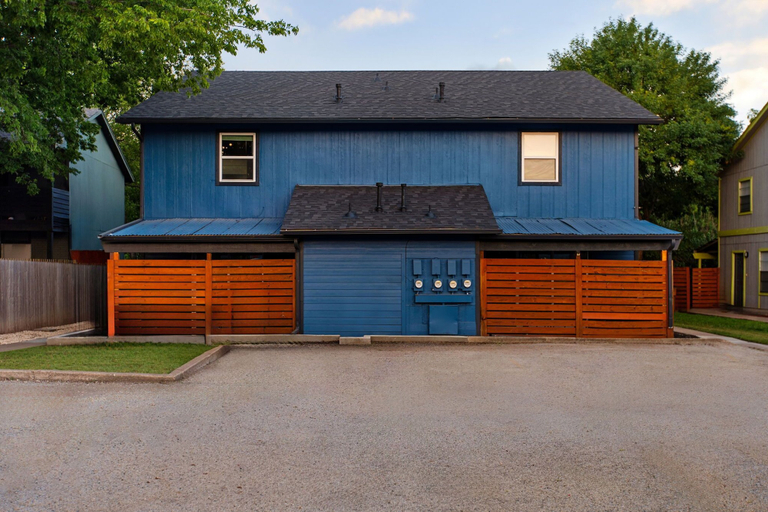 Exterior & Views