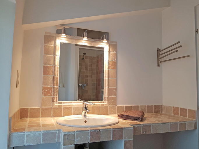 Bathroom 2, Beautiful villa with pool in Mormoiron, Vaucluse