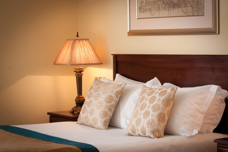 Bedroom 2, Meadow Court Hotel