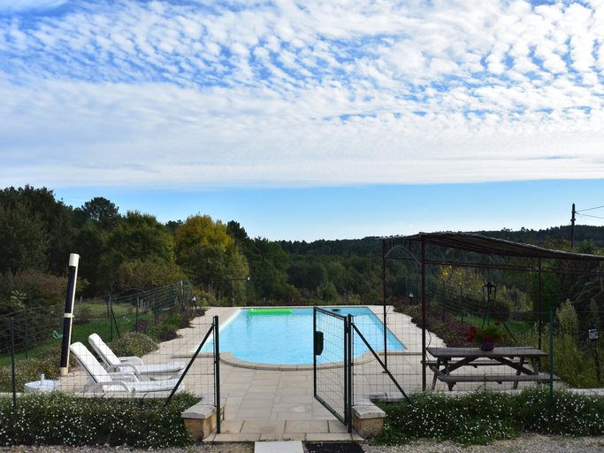 Sport & Beauty 2, Holiday home with private pool in Montclera, Lot