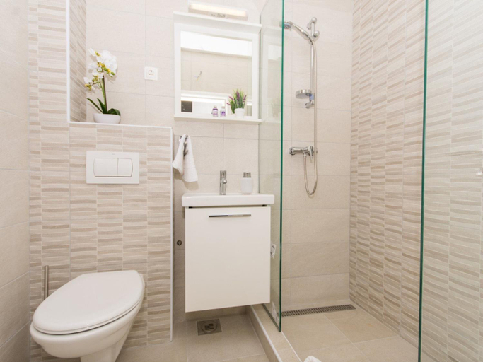 Bathroom 2, Villa LA-Comfort One Bedroom Apartment with Sea View Terrace 2, Marina