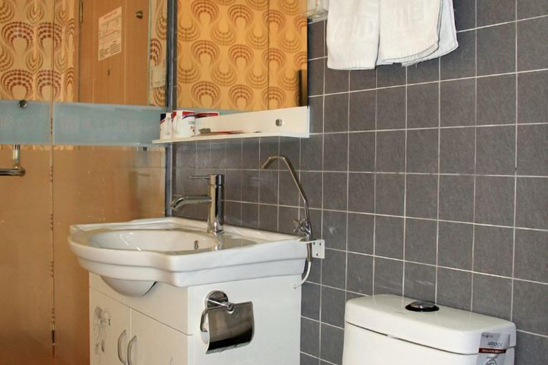 Bathroom 3, City 118 Zhaoyuan Beicheng, Yantai