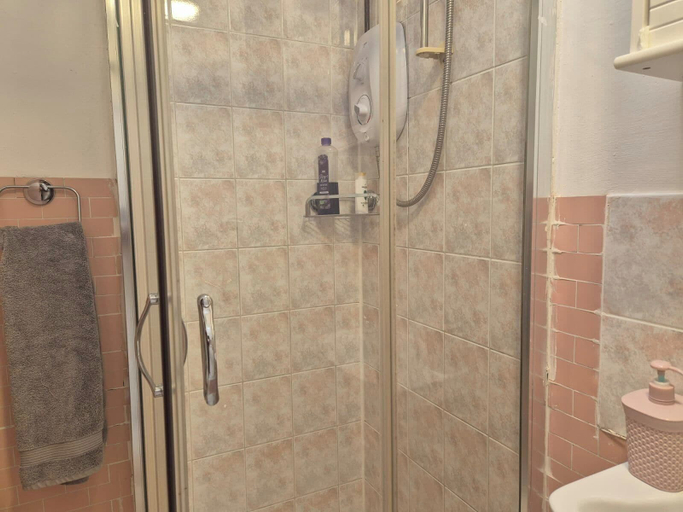 Bathroom 5, 1 Bed Apartment - Sleeps 4 - City Centre, Wolverhampton