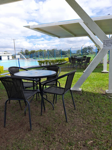 Food & Drinks, Apartamento y Piscina a 3' del Parque del Cafe, Circasia