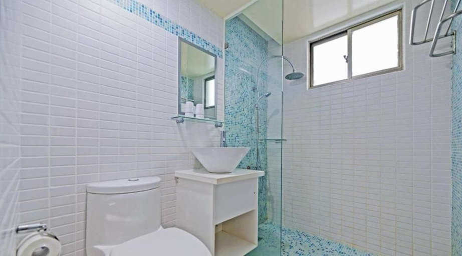 Bathroom 3, Huaxin Hotel, Penghu