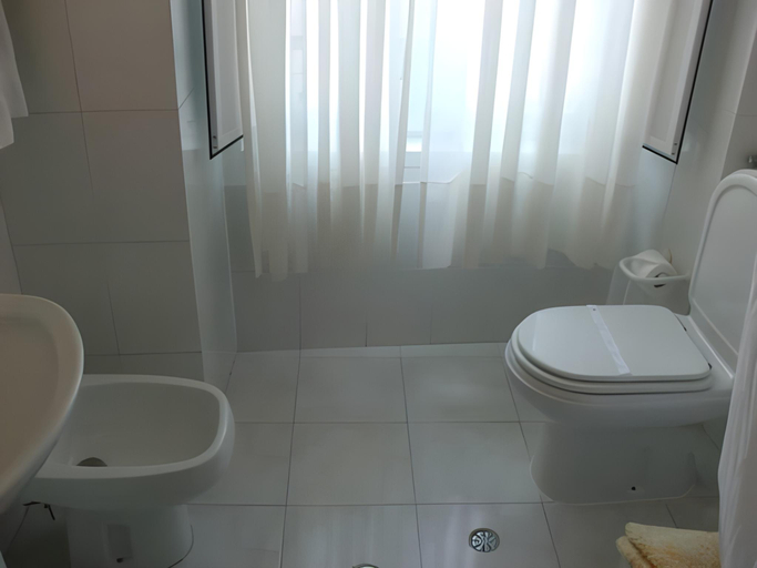 Bathroom 3, Hotel Leiriense, Leiria