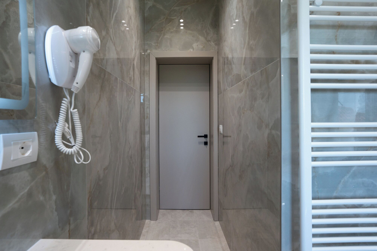 Bathroom 3, Villa Cosmo, Durrësit