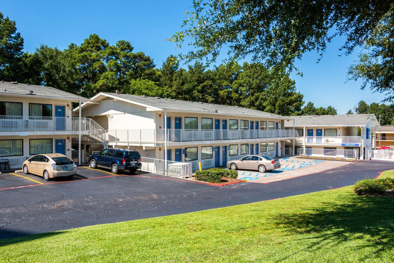 Exterior & Views 2, Motel 6 Longview, TX, Gregg
