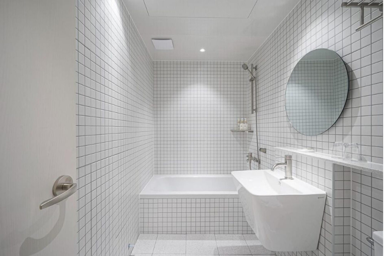 Bathroom 3, No25 Hotel Gumi, Gumi