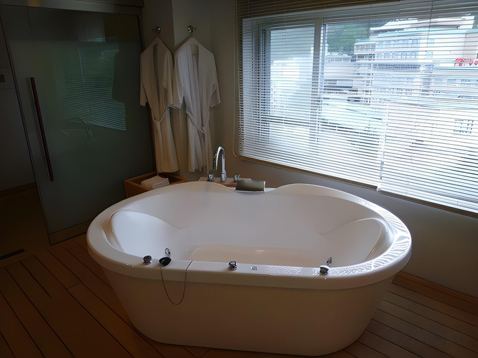 Bathroom 4, Shogetsu Grand Hotel, Sapporo