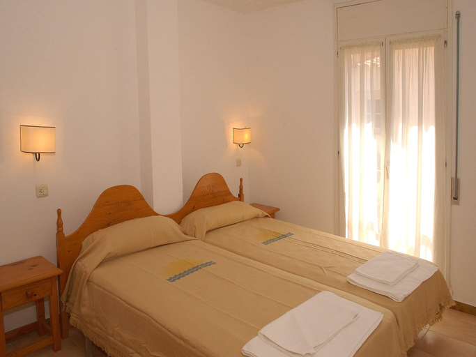 Bedroom 2, Apartment in Empuriabrava by the Beach, Girona
