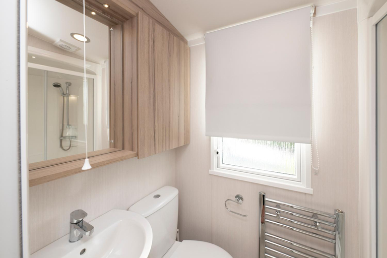 Bathroom 3, Sunsaver Caravan by Belvilla, Cornwall