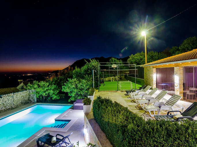 Sport & Beauty 2, Villa Mateo - 3 Bed Apt with TerracePrivate Pool, Konavle