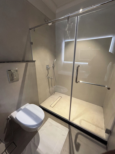Bathroom 3, The Supreme Hotel and Banquet, Gaya