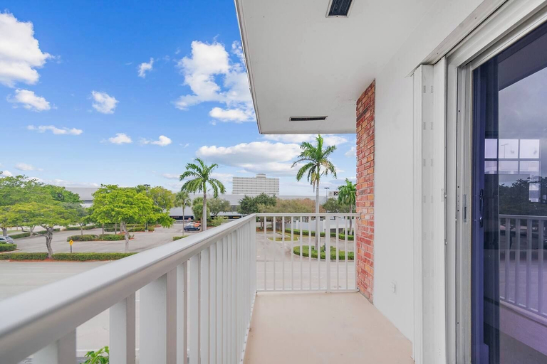 Others 1, Las Olas & Beachside getaway with pool, Broward