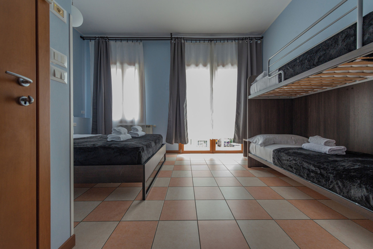 Bedroom 2, Marconi Lodge, Venezia
