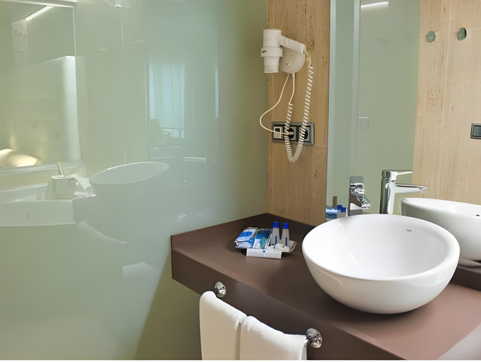Bathroom 4, Hotel Longoria Plaza by Pandora Hoteles, Asturias