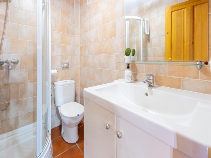 Bathroom 3, Tranquil Stay Near Luna River, León