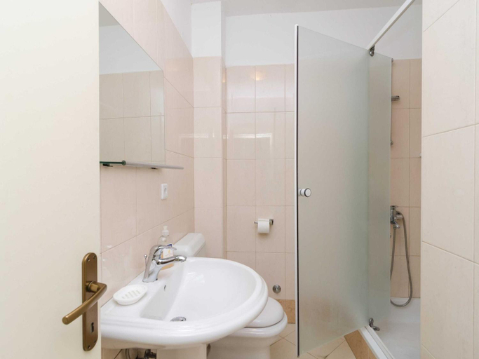 Bathroom 2, House Apartments Ariva - Superior Studio Apartment with Balcony 3 Adults - A3, Dubrovnik