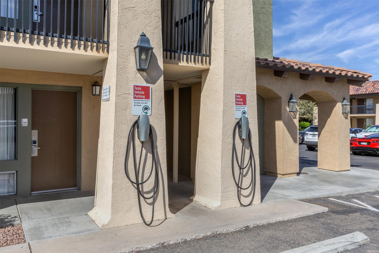 Exterior & Views 2, Best Western Plus A Wayfarer's Inn and Suites, Mohave