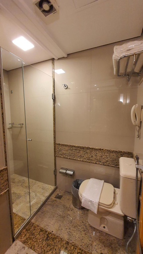 Bathroom 5, FLAT LETS IDEA BRASILIA HOTEL COM LIMPEZA DIARIA GRATIS, AO LADO DA ESPLANADA DOS MINISTERIOS E DO E, Brasília