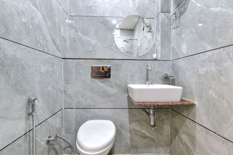 Bathroom, Fabhotel Heaven Palace, Hardwar