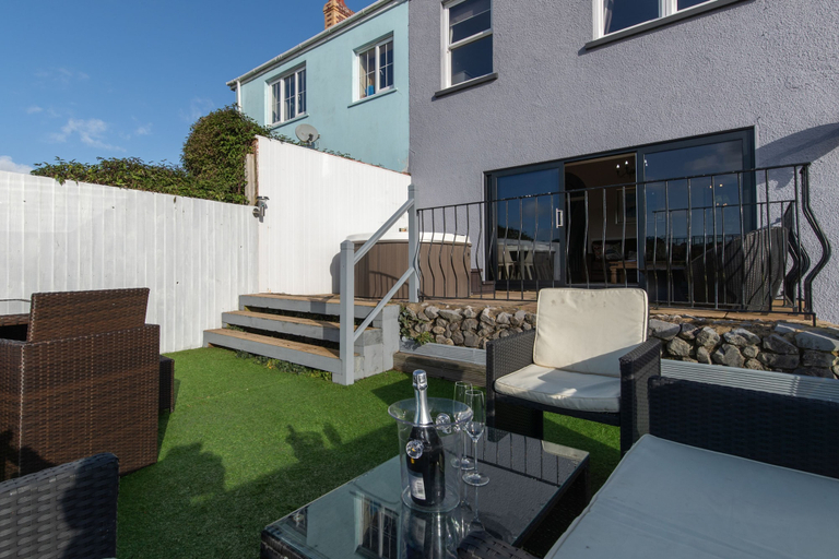 Room 4, Cartref - Beautiful Cottage Hot Tub Countryside Views, Pembrokeshire