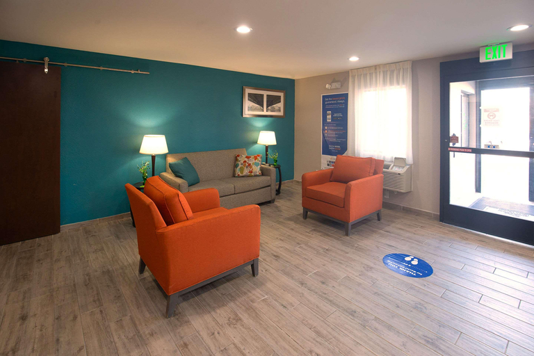 Public Area 2, Quality Inn & Suites Hammond, IN, Lake